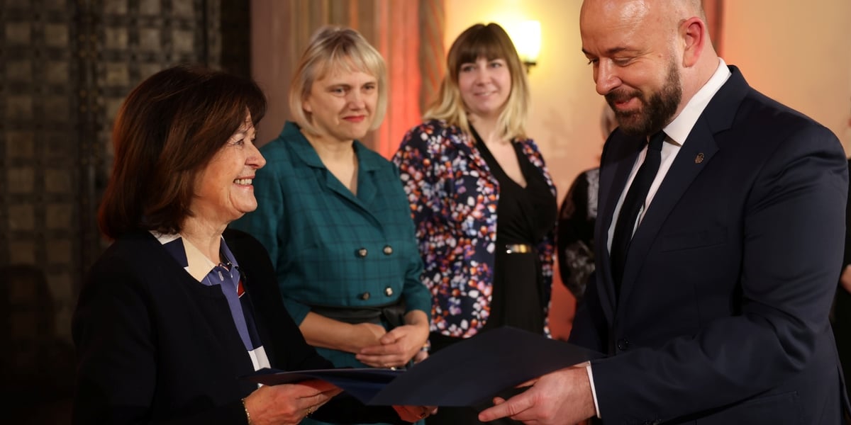 Uroczystość wręczenia wyróżnień prezydenta Wrocławia dla zaangażowanej społecznie młodzieży oraz współpracujących z nią naukowców, nauczycieli, przedstawicieli organizacji pozarządowych. Wrocław., 10 stycznia 2024