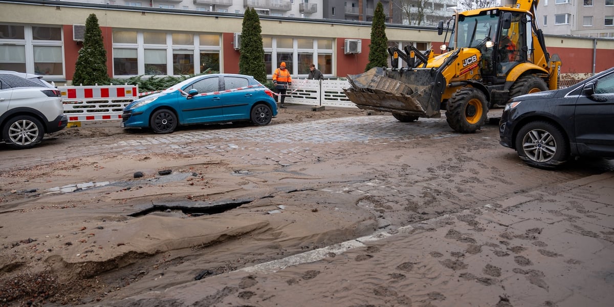Ekipa remontowa MPWiK na ul. Inowrocławskiej