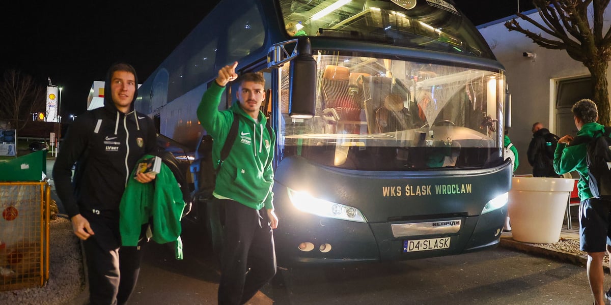 Autobus Śląska Wrocław podczas tournee treningowego 