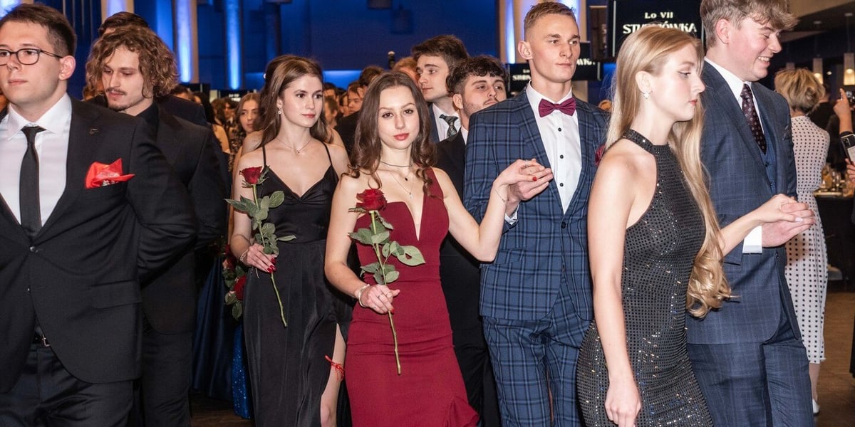 Polonez maturzystów VII LO we Wrocławiu