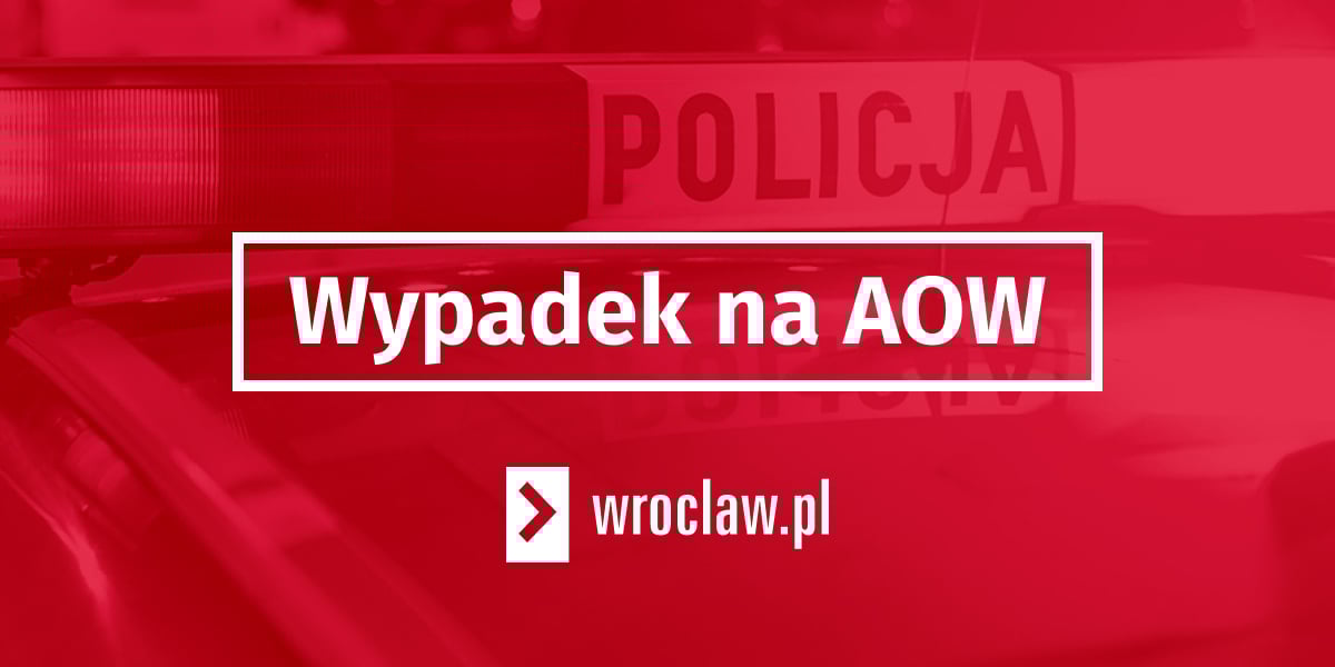 Czerwona plansza z białą ramką z napisem "wypadek na AOW"
