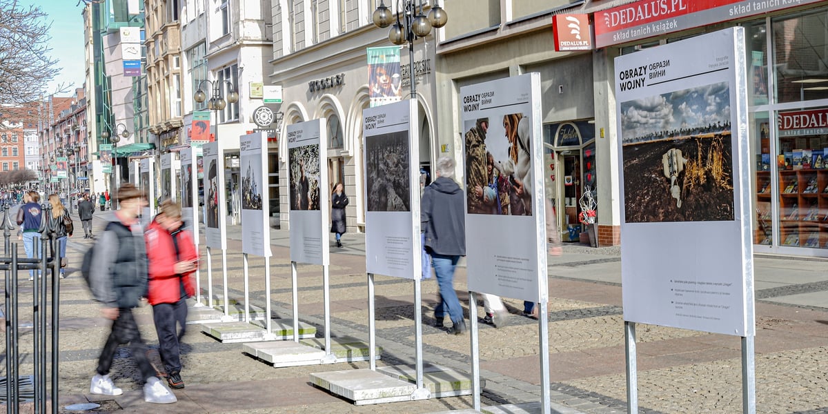 Wystawa „Obrazy wojny” na ul. Świdnickiej we Wrocławiu