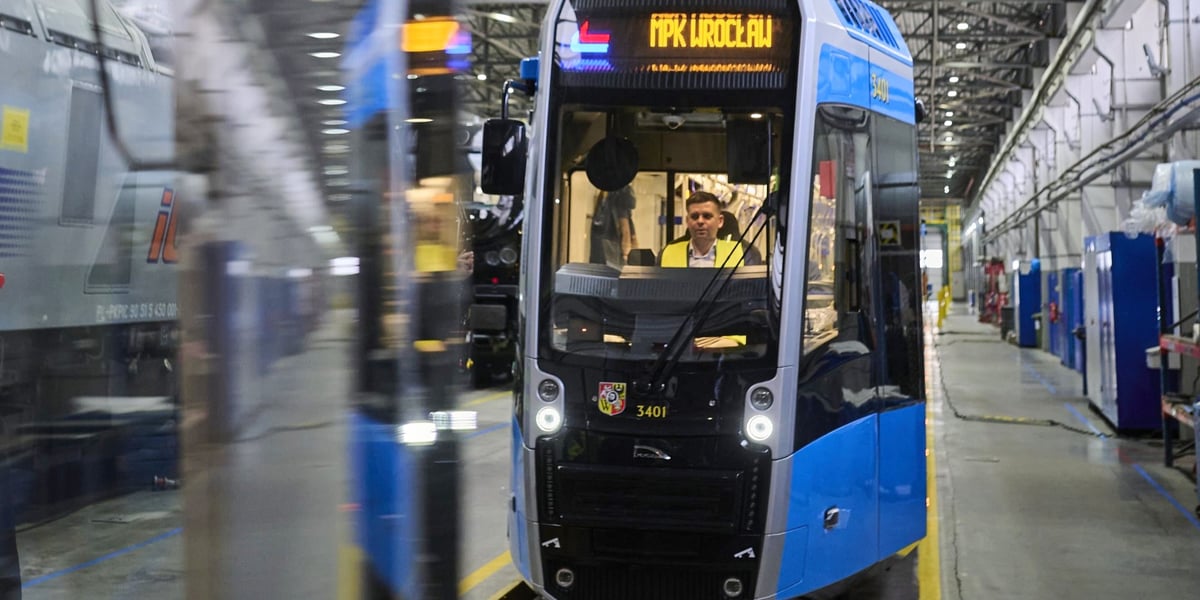 W bydgoskiej fabryce pierwsza z Pes jest przygotowywana do dostarczenia do Wrocławia. 