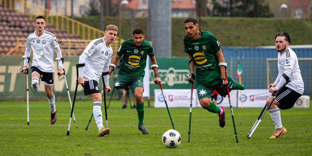 Transmisje wszystkich meczów dostępne są na kanale Amp Futbol Polska w serwisie YouTube oraz aplikacji mobilnej TVP Sport. Na zdjęciu zawodnicy