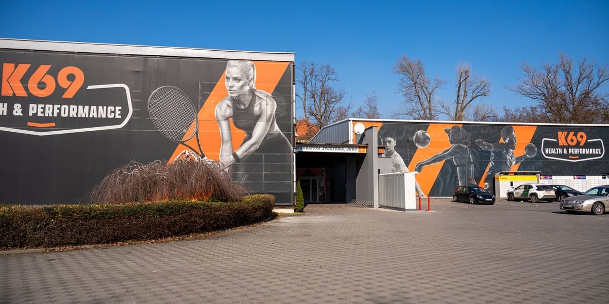 Hala sportowa na Kozanowie, w jej miejscu inwestor zaplanował budowę mieszkań