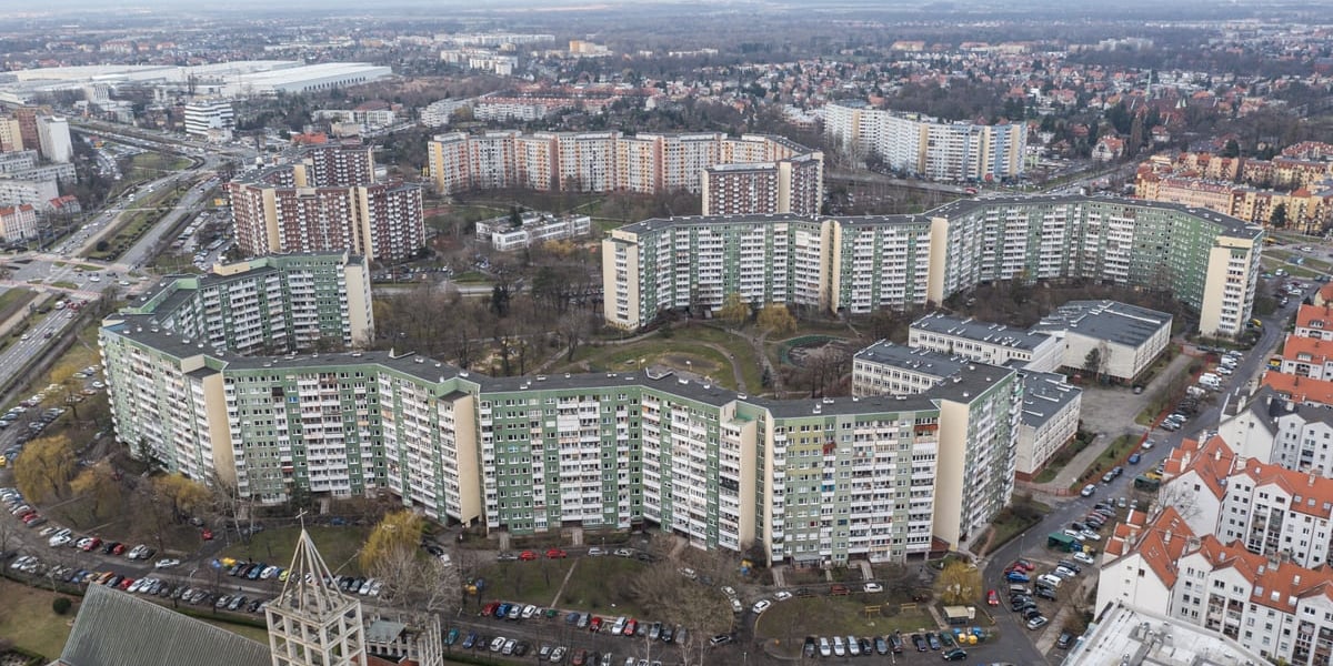 Budynki z wielkiej płyty na wrocławskim osiedlu: Polanka