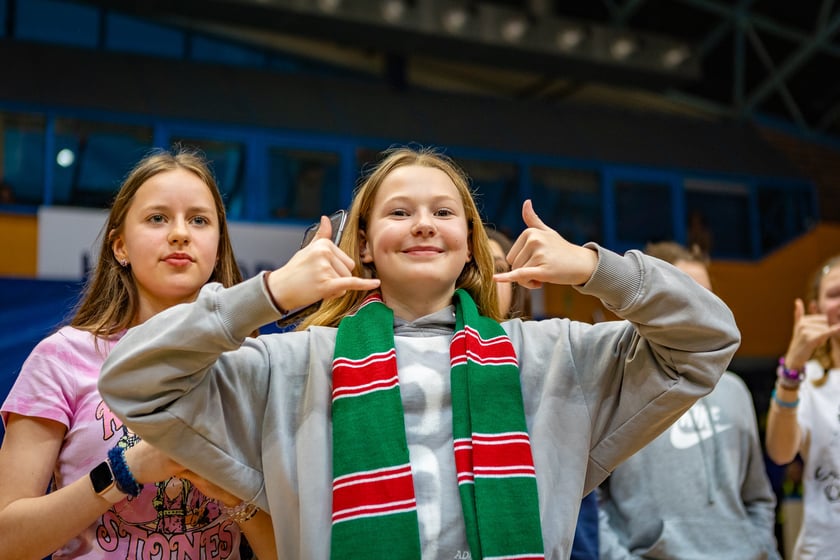 Kibice na trybunie podczas meczu Śląska z Czarnymi