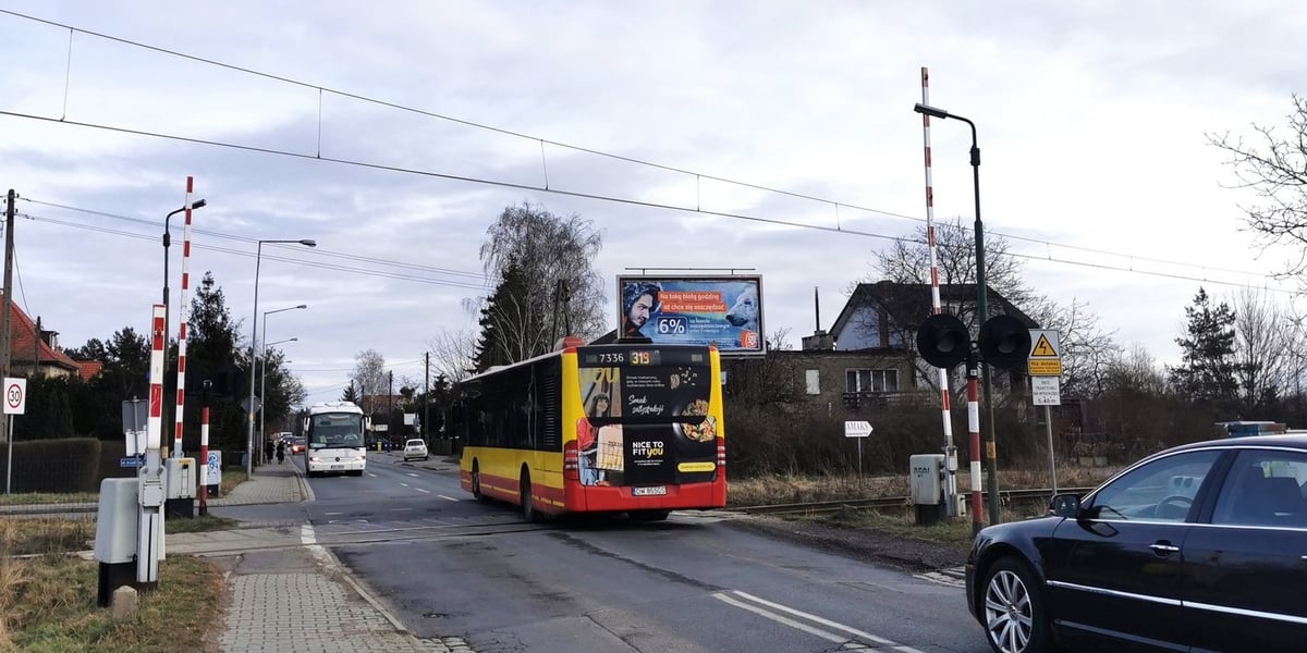 Przejazd kolejowy na ul. Krzemienieckiej we Wrocławiu