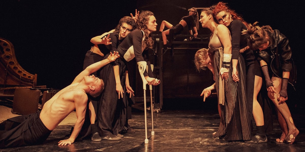 Zdjęcie ze spektaklu "Trojanki" Akademia Sztuk Teatralnych 