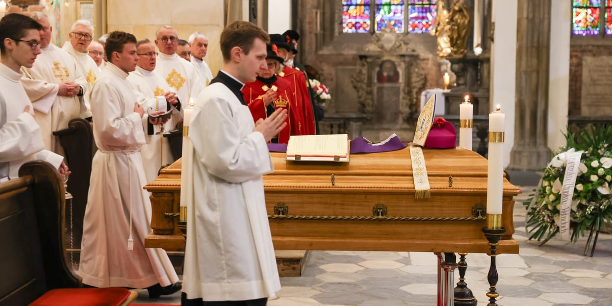 Uroczystości pogrzebowe arcybiskupa Mariana Gołębiewskiego w katedrze na Ostrowie Tumskim we Wrocławiu