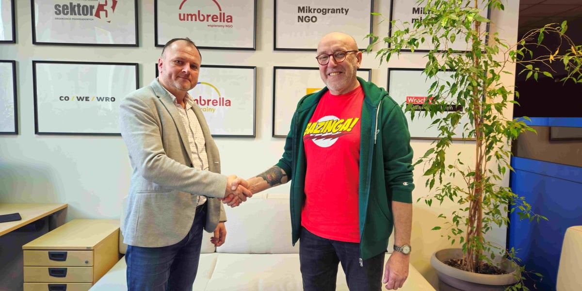 Od lewej: Grzegorz Kyć (samorząd doktorantów UEW, organizator wydarzenia) oraz  Grzegorz Tymoszyk (III Sektor - Umbrella) 
