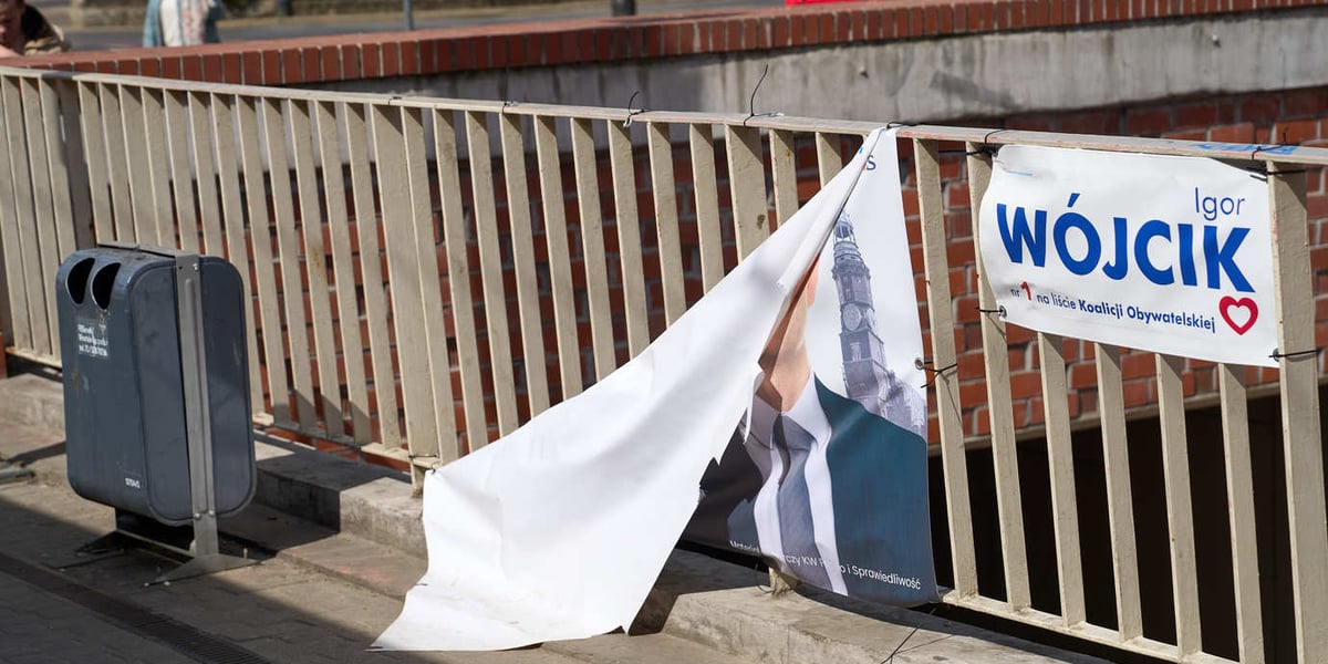Zerwany plakat wyborczy w centrum Wrocławia