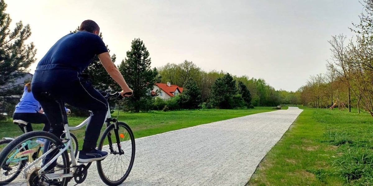 Rowerzyści korzystają już z nowej trasy biegnącej wzdłuż ulicy Koziej na Maślicach.