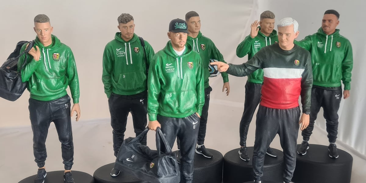 Piłkarze i trener Śląska Wrocław w miniaturze w Kolejkowie