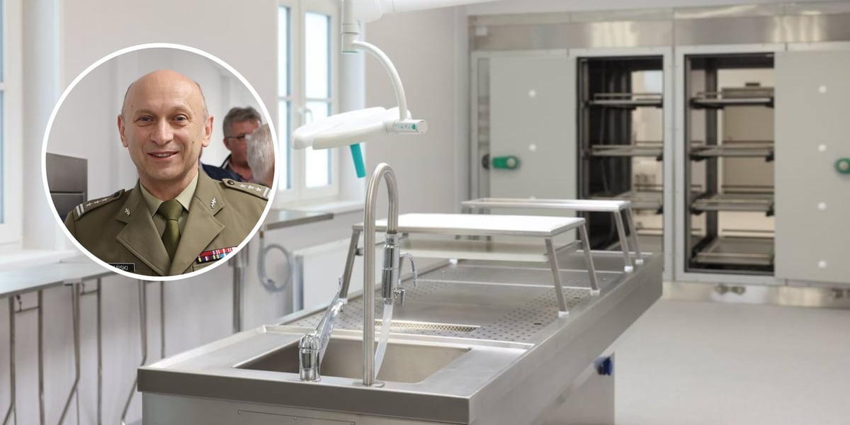 Sala sekcyjna w Zakładzie Patomorfologii 4. WSK we Wrocławiu, w owalu płk dr hab. Wojciech Tański, komendant szpitala
