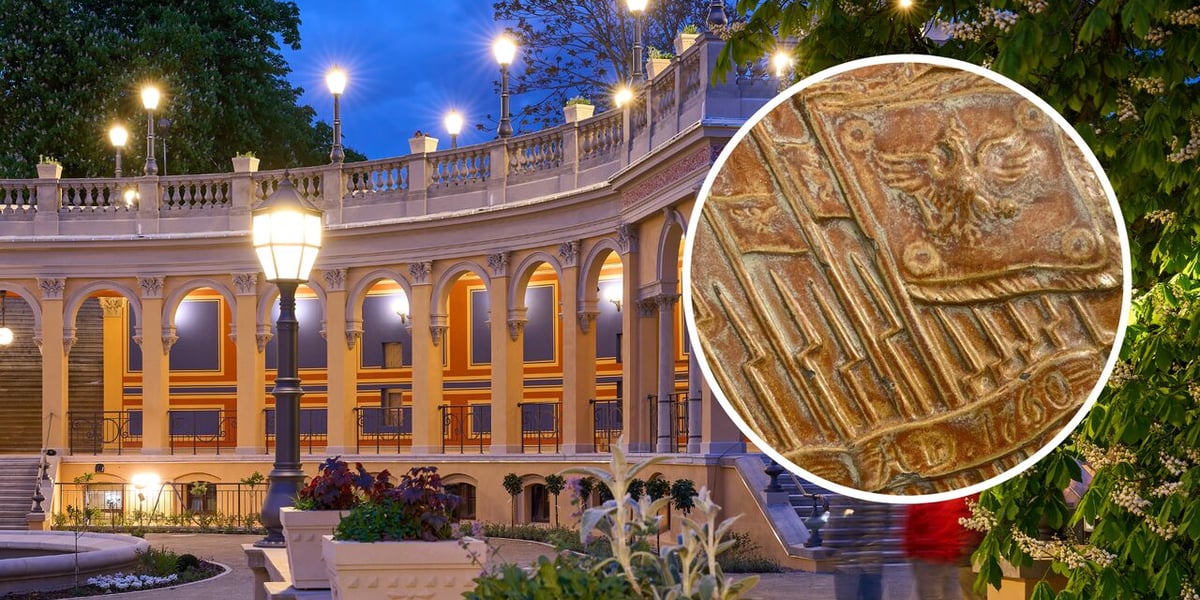 Bastion Sakwowy podczas próby oświetleniowej (16.04.2024) - zdjęcie główne; fragment kafla znalezionego podczas prac (zdjęcie w kółku)