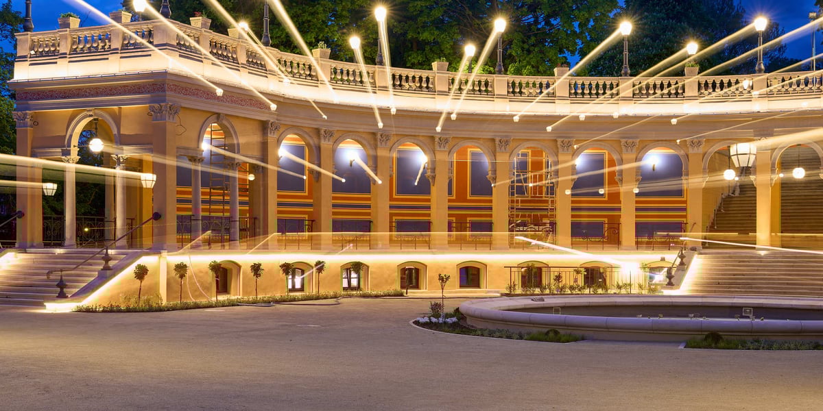 Oświetlona loggia Bastionu Sakwowego na tak zwanym Wzgórzu Partyzantów