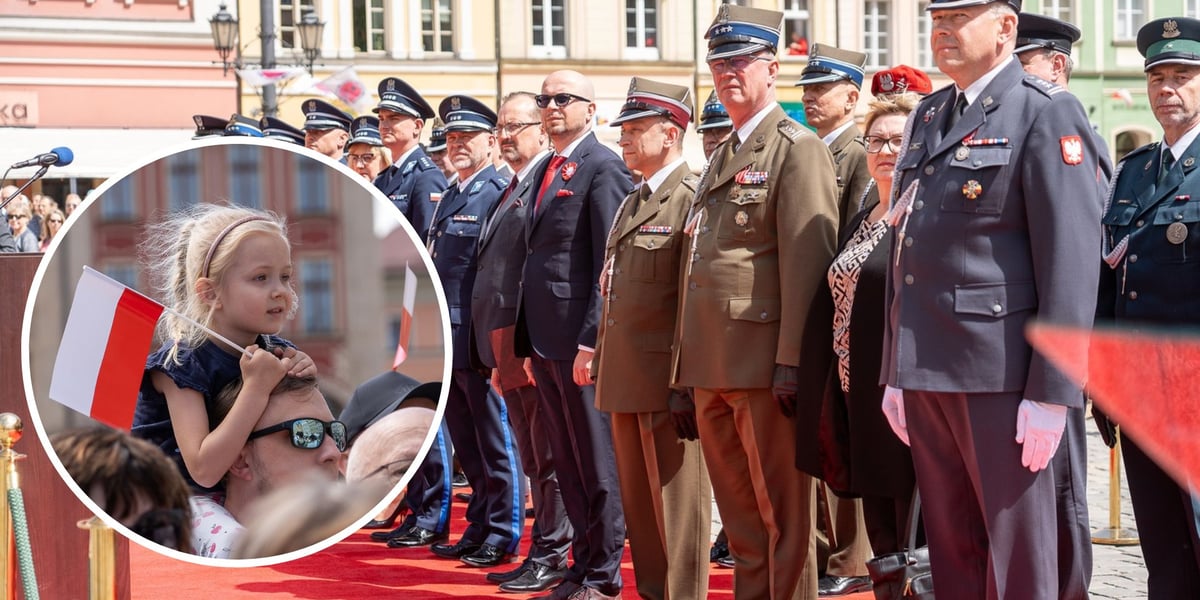 Kolaż dwóch zdjęć – na dużym trybuna honorowa podczas Dnia Flagi Rzeczypospolitej Polskiej, na małym – dziewczynka z biało-czerwoną chorągiewką siedząca na ramionach ojca