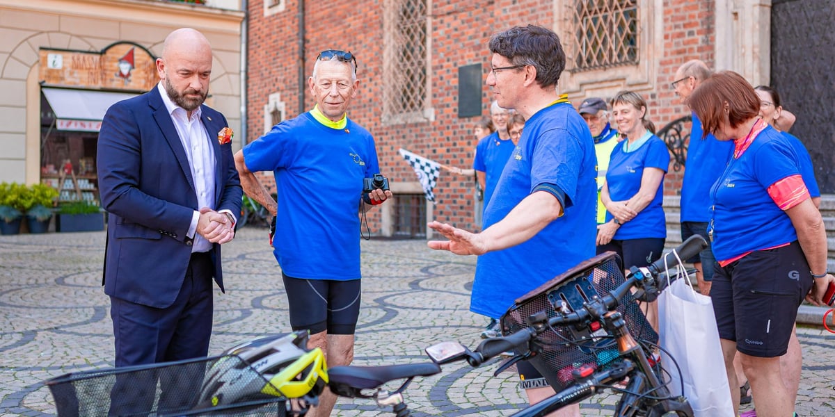 Rowerzyści z Erlangen-Hoechstadt odwiedzili Wrocław. Jadą 700 km z Berlina do Tarnowskich Gór [ZDJĘCIA]
