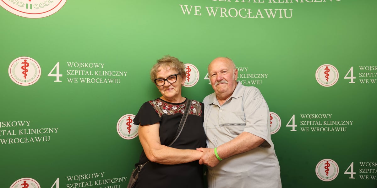 Państwo Danuta i Henryk z Lubina, pacjenci szpitala wojskowego we Wrocławiu.