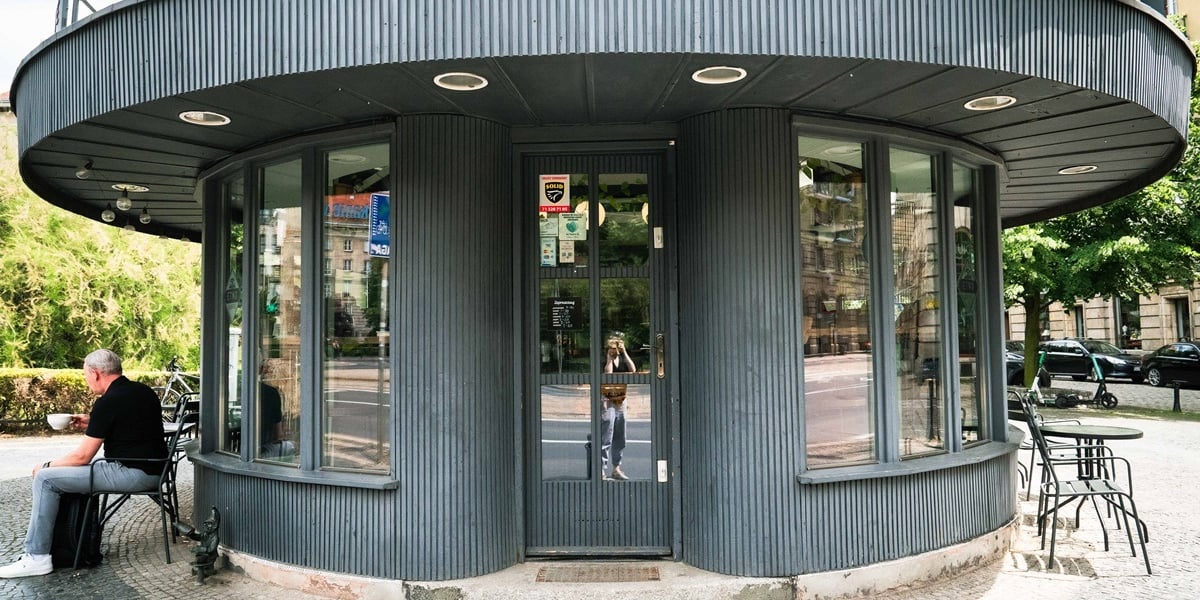 Okrąglak na placu Kościuszki. Na zdjęciu niewielki okrągły kiosk