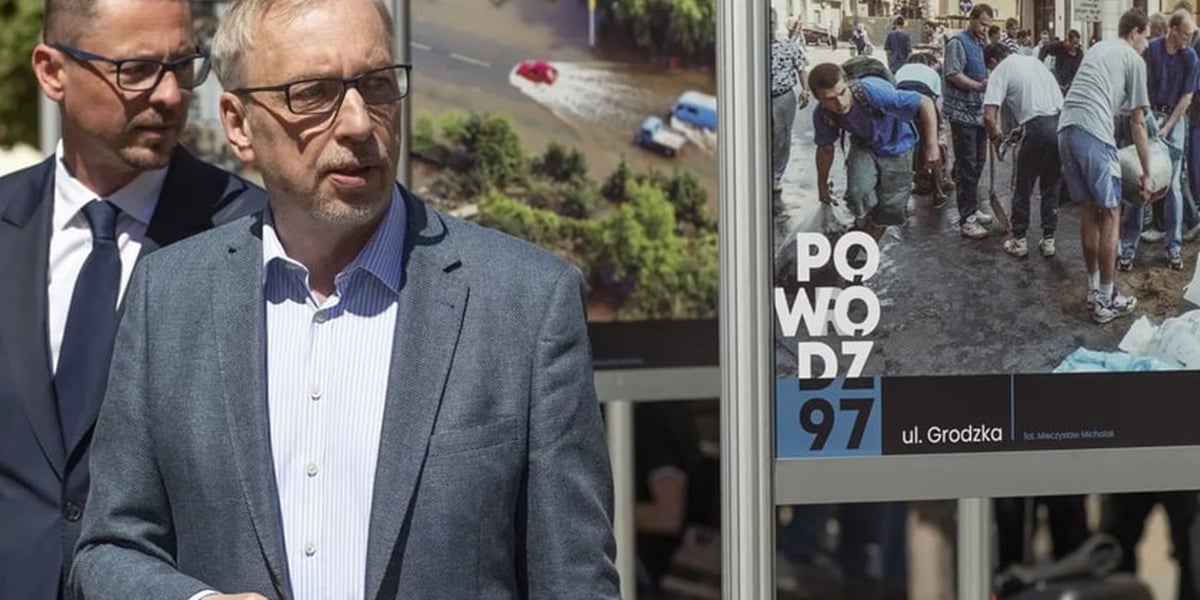 Bogdan Zdrojewski, były prezydent Wrocławia, uzyskał poparcie ponad 310 tys. osób. Na zdjęciu mężczyzna w okularach