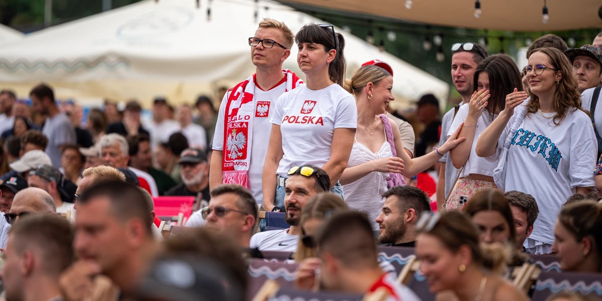 Kibice na meczy Polska - Austria w Strefie Kibica w Porcie Węglowym