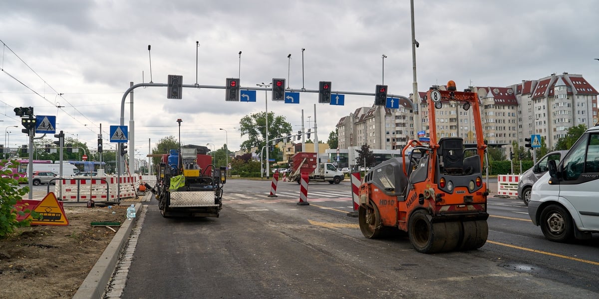 Zakończyły się prace przy skrzyżowaniu ulic Na Ostatnim Groszu i Lotniczej. W tym tygodniu można już tędy jeździć bez utrudnień