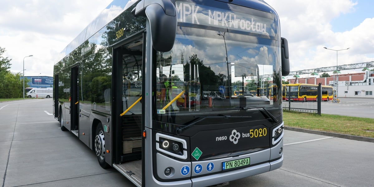 Nesobus, autobus na wodór, na zajezdni MPK przy ul. Obornickiej. Między 8 lipca a 5 sierpnia można go spotkać na wrocławskich ulicach. Kursuje na różnych liniach. 
