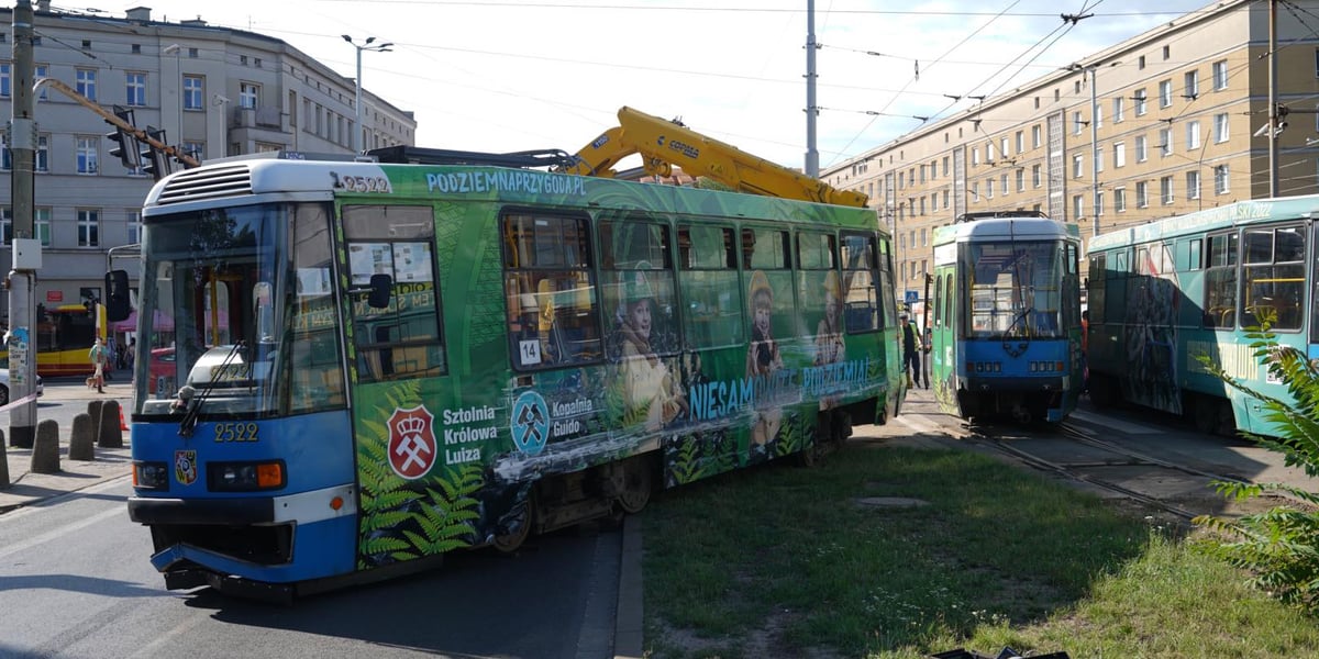 Zderzenie tramwajów na placu Legionów. Poważne utrudnienia w ruchu mogą potrwać nawet do godziny 12.