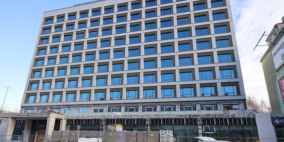 Fasada hotelu Four Points by Sheraton, który zastępuje Wieniawę