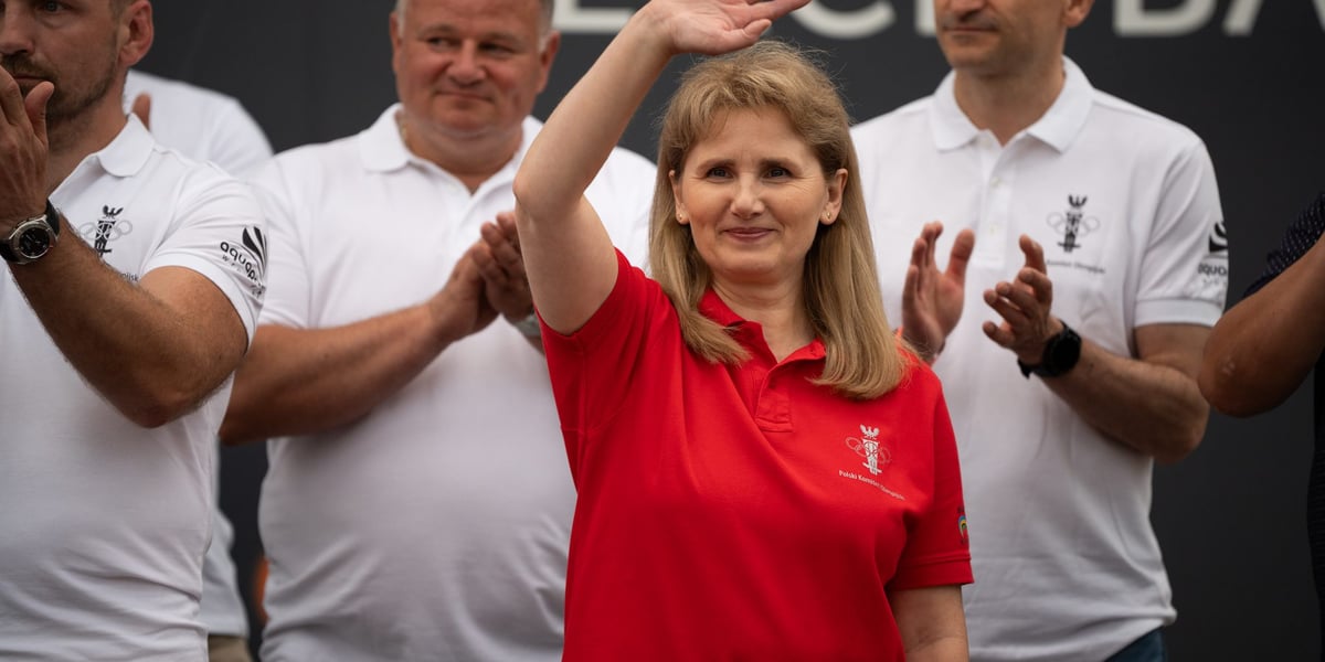 Olimpijczycy w strefie kibica w Porcie Węglowym. W środku w czerwonej koszulce Renata Maurer-Różańska, multimedalistka olimpijska w strzelectwie