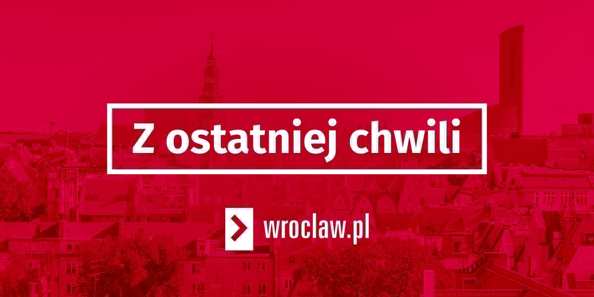 Czerwona plansza z napisem "Z ostatniej chwili"