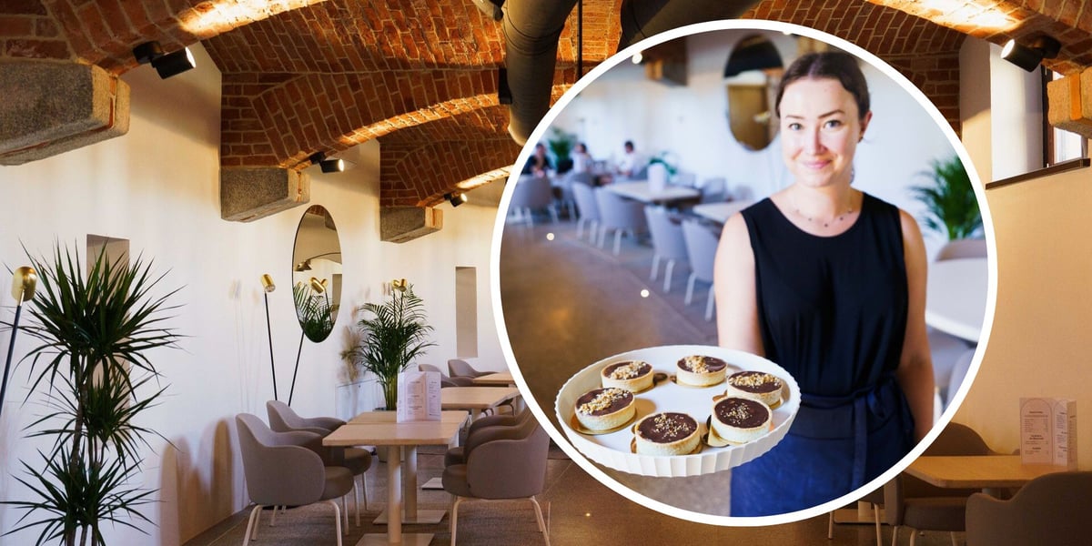 Dolny bar i kawiarnia w Bastionie Sakwowym już otwarte. Tak wyglądają w środku. Na zdjęciu w kółku uśmiechnięta kobieta trzyma tacę z babeczkami