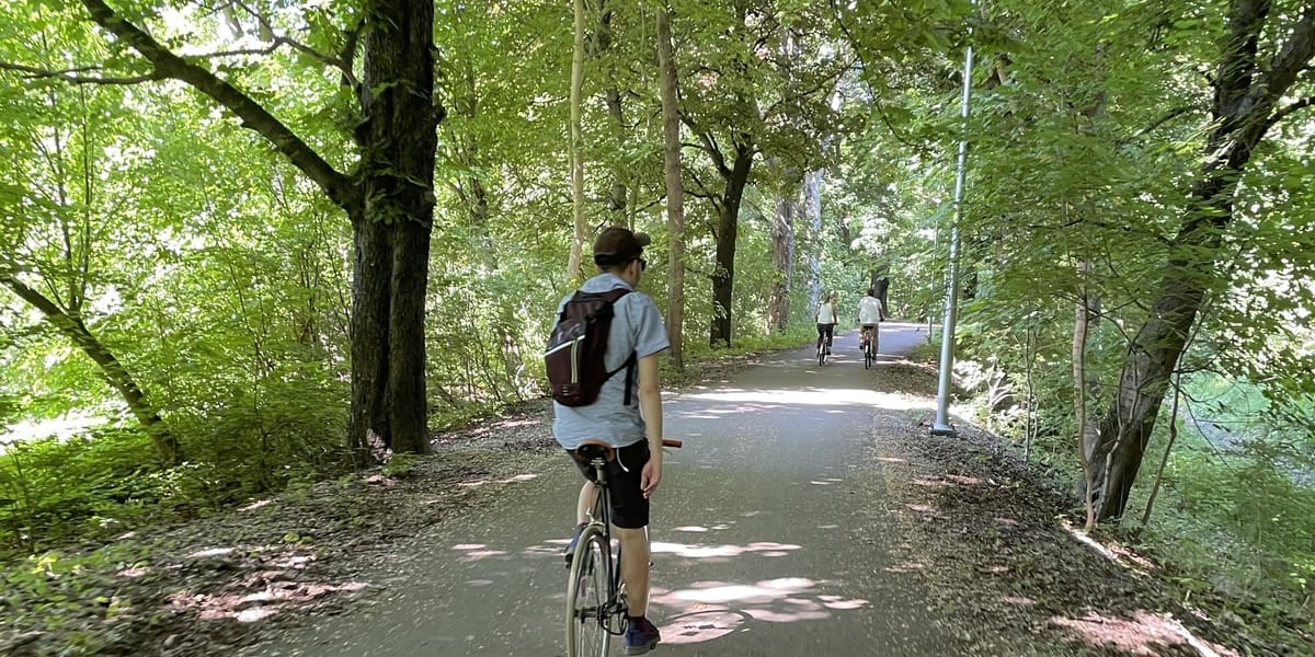 Zdjęcie poglądowe - zielona trasa pieszo-rowerowa