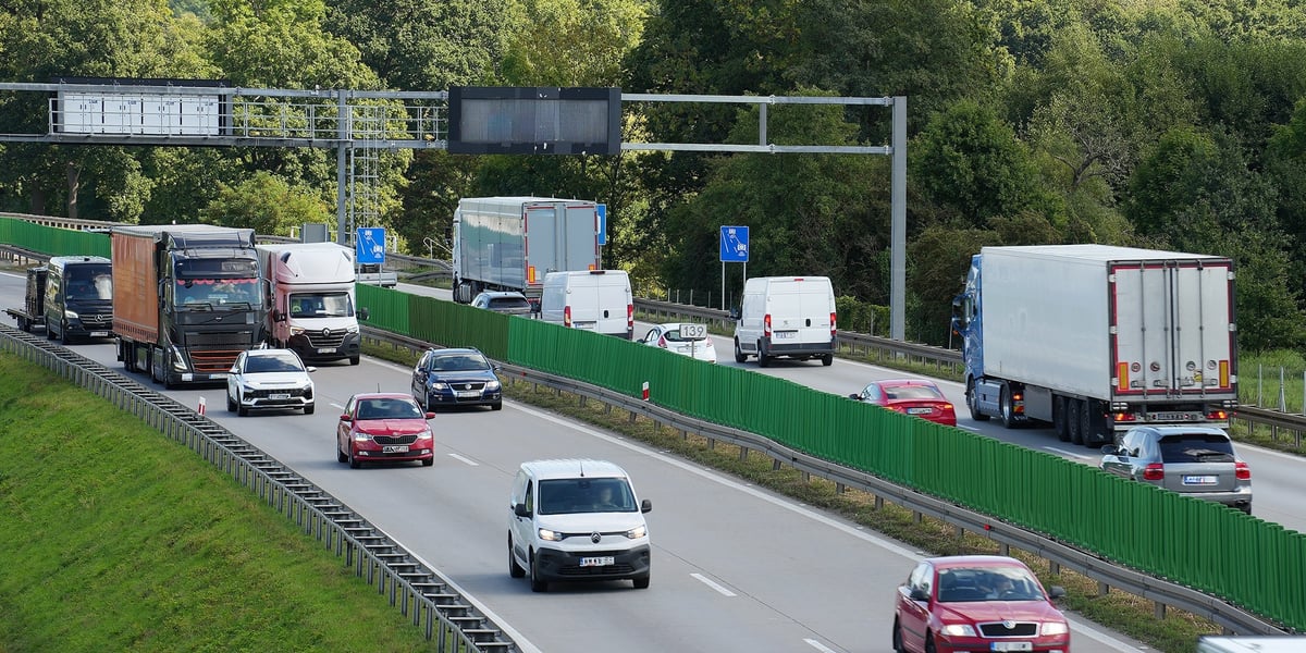 Samochody na autostradzie A4. Nowy odcinkowy pomiary prędkości na A4 - Kąty Wrocławskie i Pietrzykowice