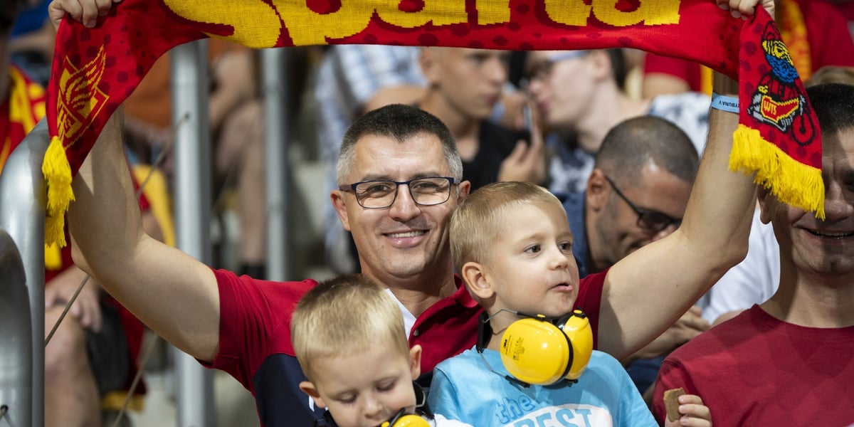 Kibice podczas meczu Betard Sparta Wrocław - GKM Grudziądz na Stadionie Olimpijskim