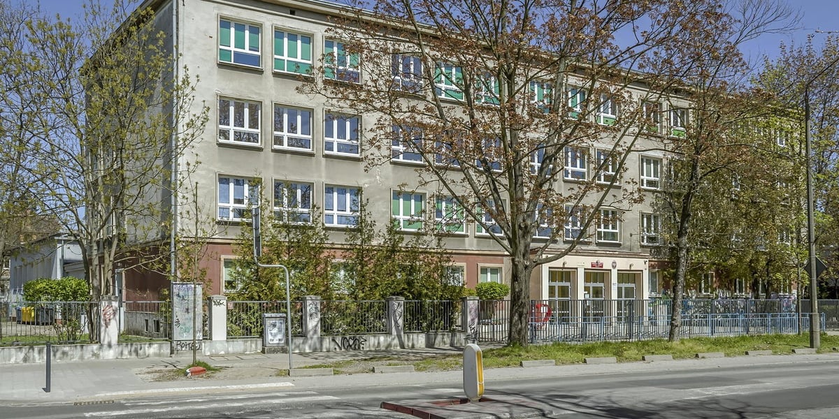 Budynek Szkoły Podstawowej nr 83 we Wrocławiu