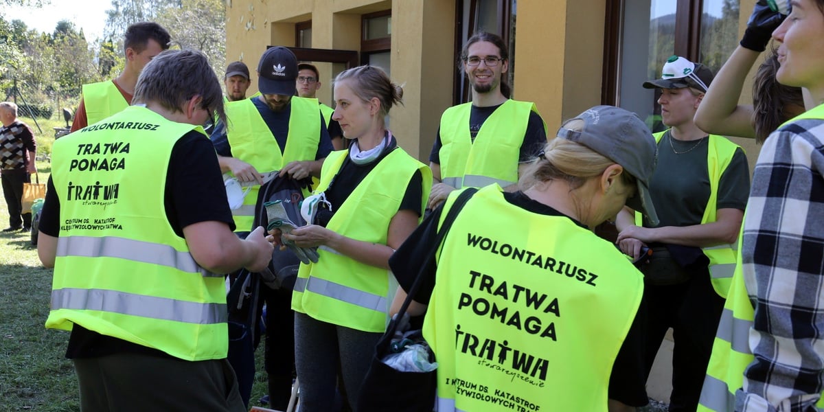 Wolontariusze Stowarzyszenia TRATWA w Stroniu Śląskim