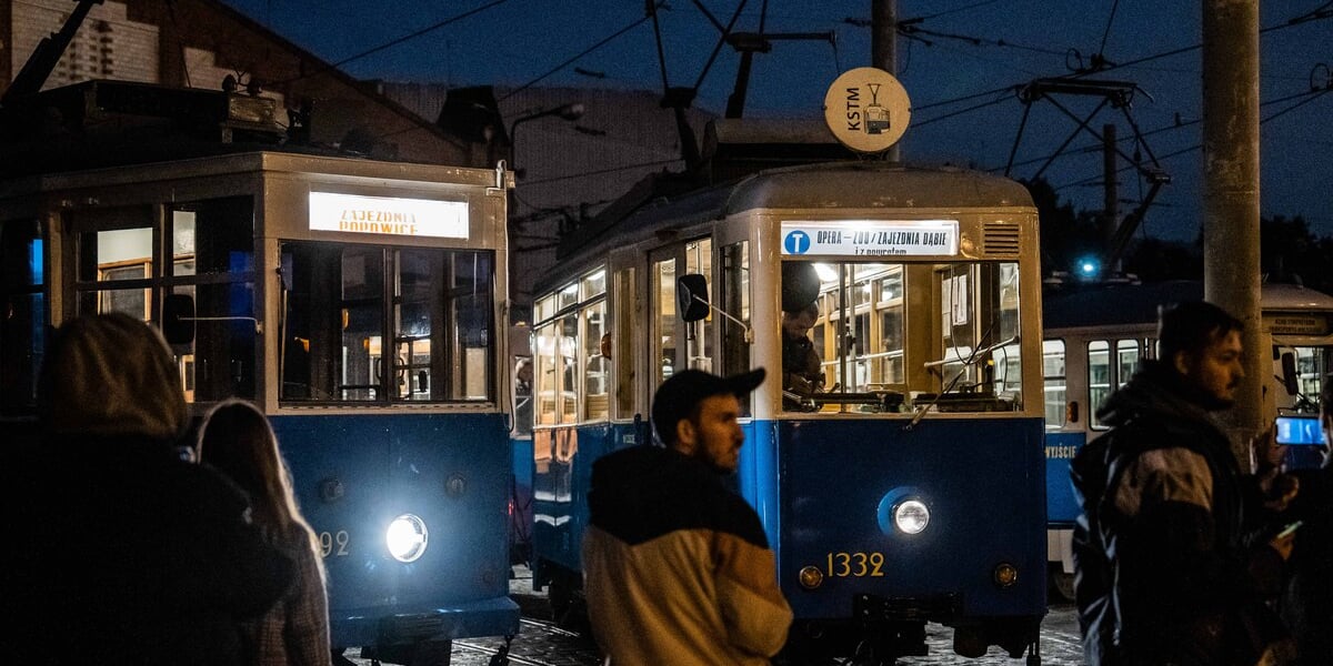 Tramwajem wieczorową porą. Zabytkowe tramwaje ruszają w trasę z zajezdni przy Legnickiej. Sobota, 05.10.2024