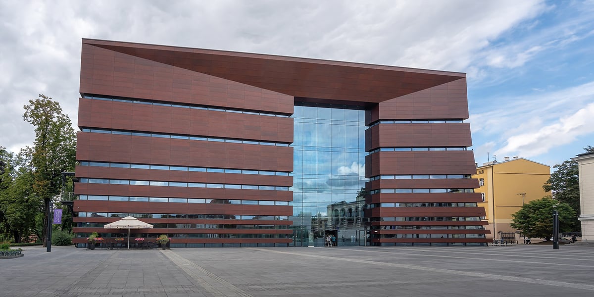 Na zdjęciu Narodowe Forum Muzyki we Wrocławiu. Sprawdź jak dojechać i gdzie kupić bilety
