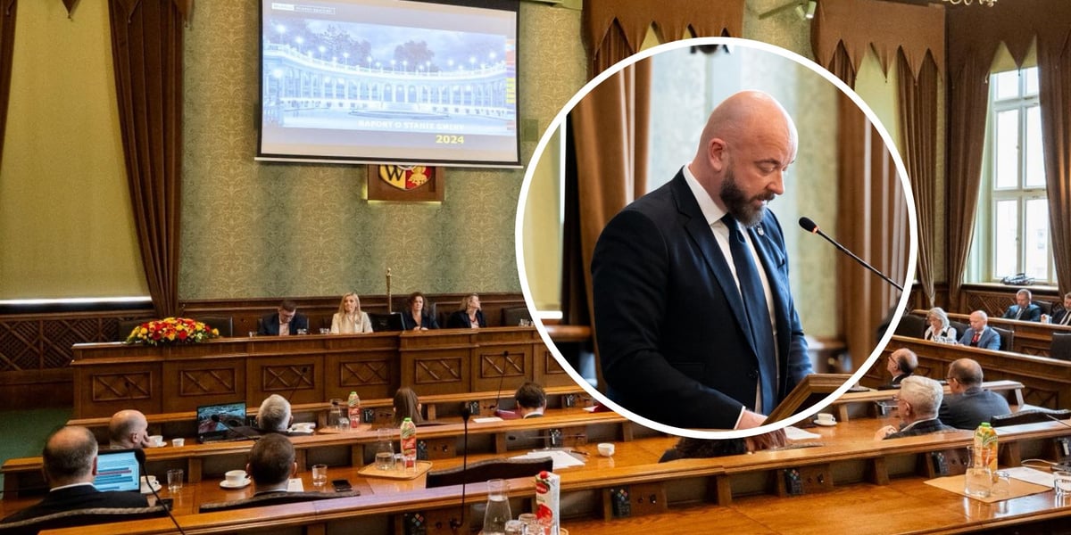 Panorama Wrocławia, radni na sali sesyjnej podczas posiedzenia Rady Miejskiej Wrocławia