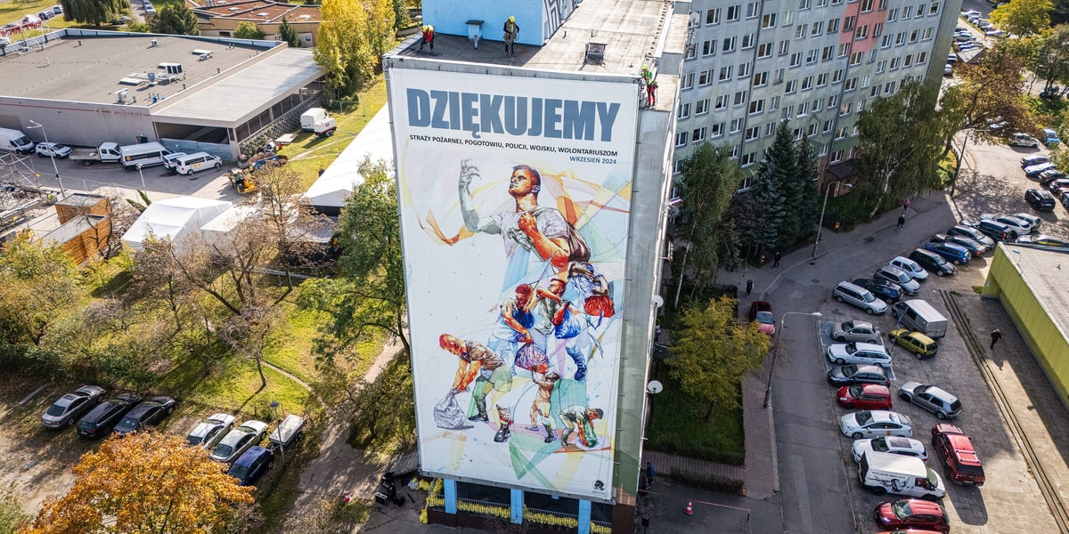 Grafika wielkoformatowa z podziękowaniem dla służb i wolontariuszy zaangażowanych w działania pomocowe we wrześniu 2024 ma powierzchnię 264 m2. Jest dziełem Ryszarda Paurowskiego – artysty z Raciborza. Wisi na wieżowcu przy ul. Krynickiej 2 we Wrocławiu. Widać na niej wolontariuszy, służby zaangażowane z walką z powodzią i wielki napis "dziękujemy" 