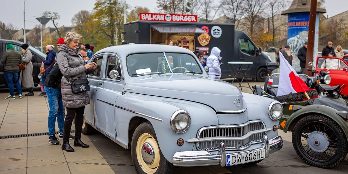 VII Niepodległościowe Spotkanie Klasycznych Pojazdów przy Centrum Historii Zajezdnia  we Wrocławiu
