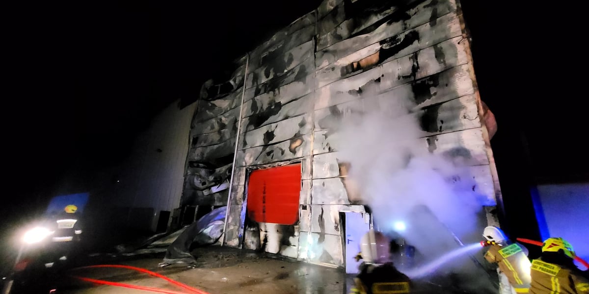 Pożar hali dawnej przetwórni peletu w Jordanowie Śląskim