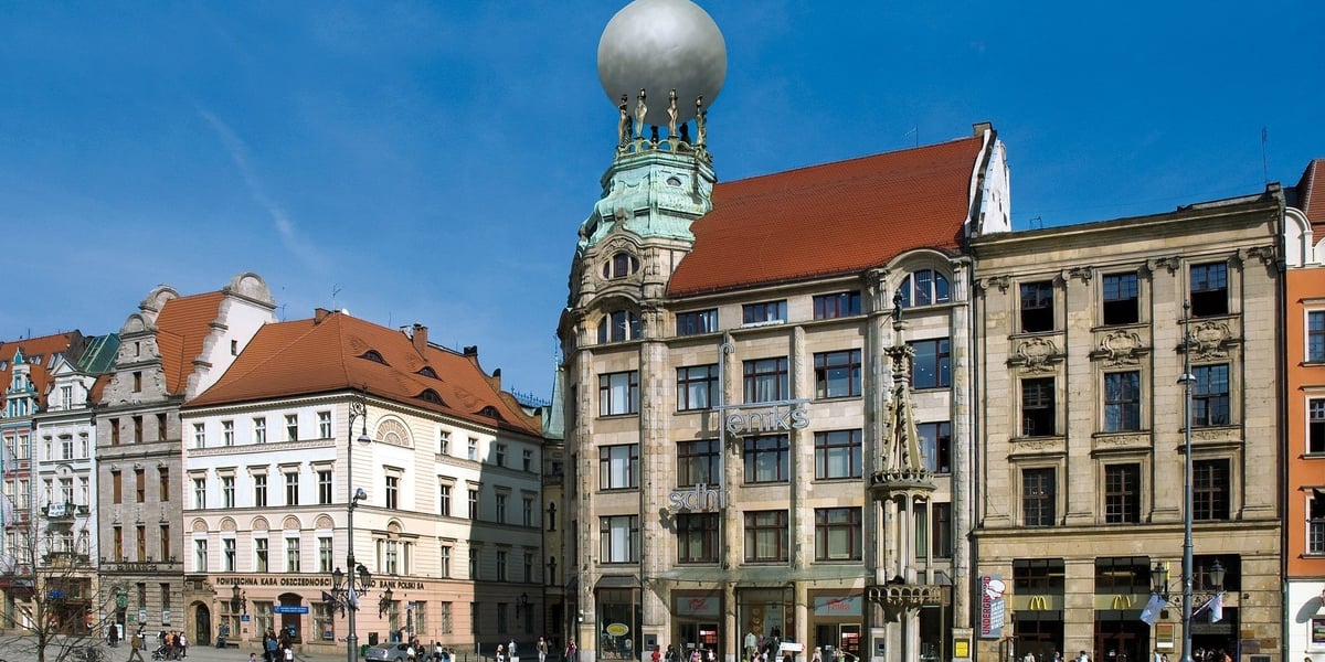 Globus na wieży Feniksa, wizualizacja