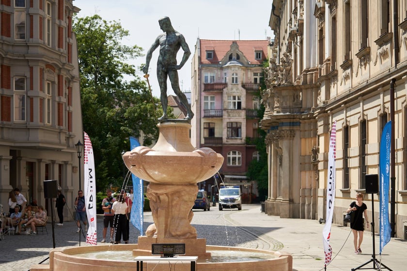 Figura Szermierza w dniu odsłonięcia fontanny po renowacji (czerwiec 2023)