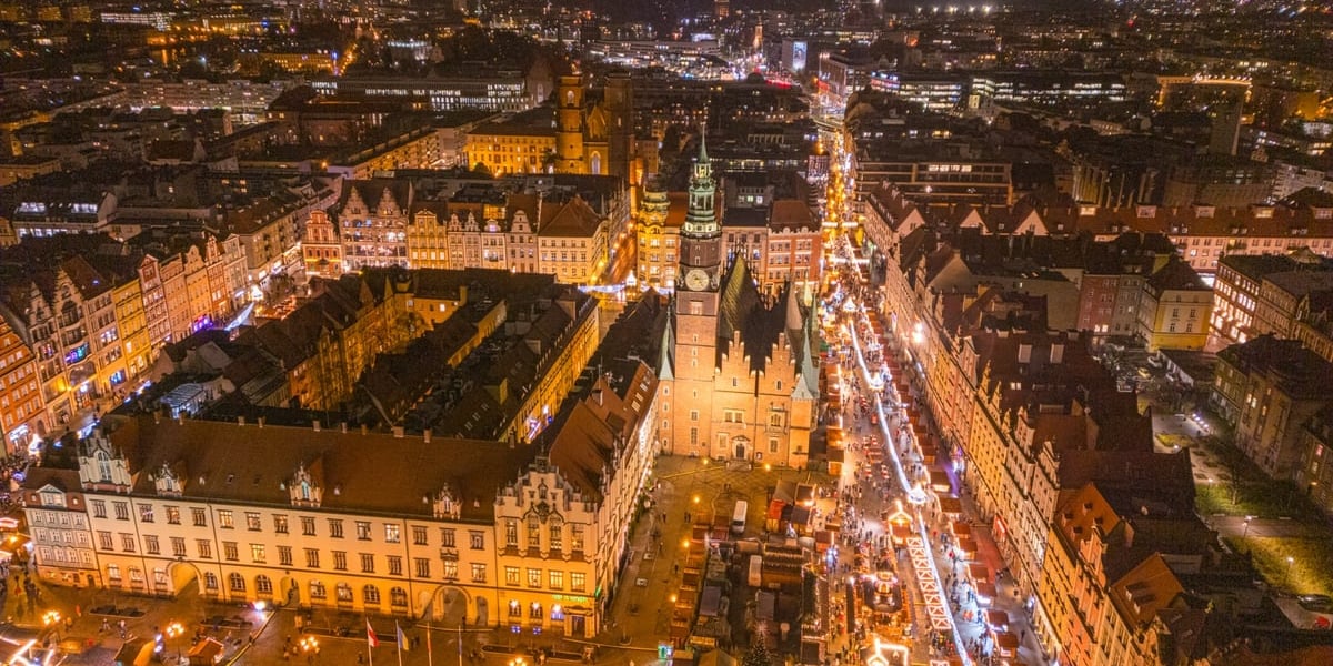 Jarmark Bożonarodzeniowy we Wrocławiu 2024 z drona