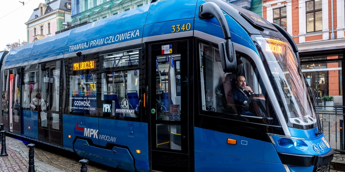 Tramwaj praw człowieka wyruszył dziś z przystanku "Opera"