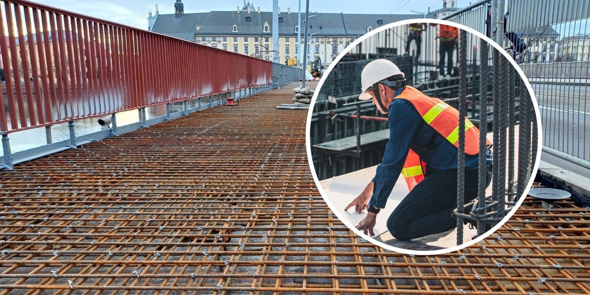 Zbrojenie na mostach Uniwersyteckich, mężczyzna w kasku na budowie 